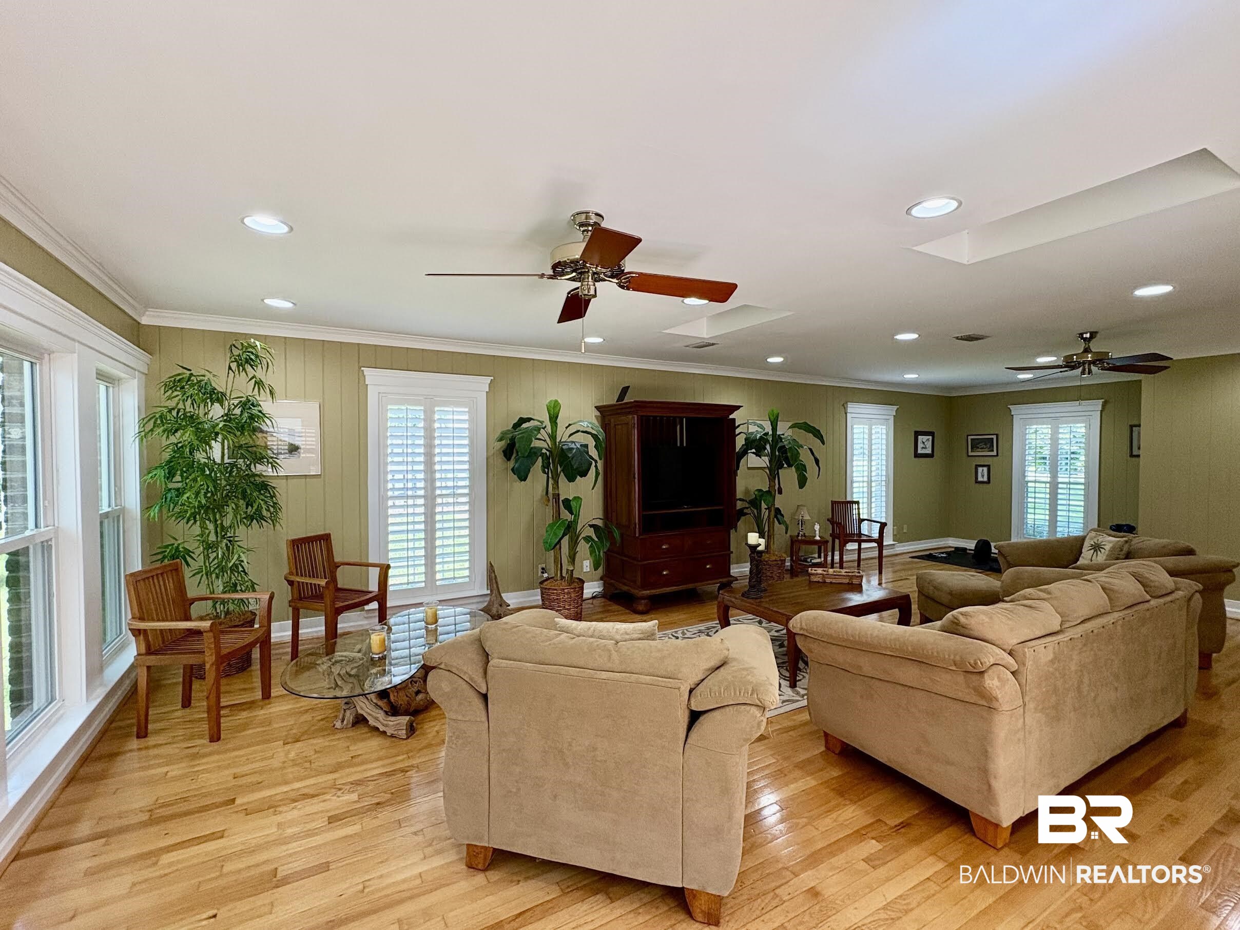 6105 Brandy Run Road South Mobile, AL 36608 - Photo 20 of 45 Living room with a ceiling fan, a skylight, healthy amount of natural light, crown molding, and recessed lighting