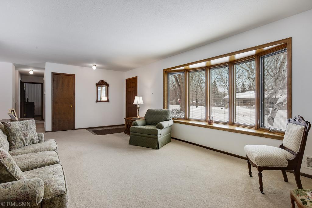 5500 Holiday Road Minnetonka, MN 55345 - Photo 8 of 40