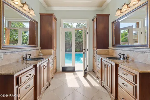 $795,000 | 118 West Bayou Parkway, Lafayette, LA 70503