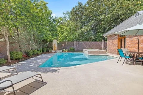 $795,000 | 118 West Bayou Parkway, Lafayette, LA 70503