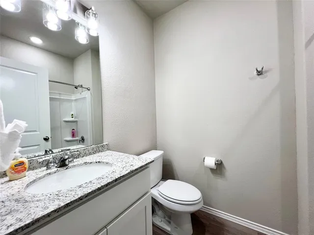 $2,195 | 3501 East Renfro Street, Unit 401, Burleson, TX 76028