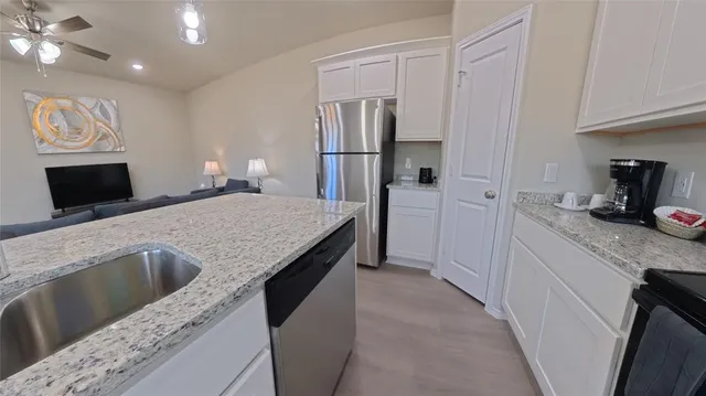 $2,195 | 3501 East Renfro Street, Unit 401, Burleson, TX 76028