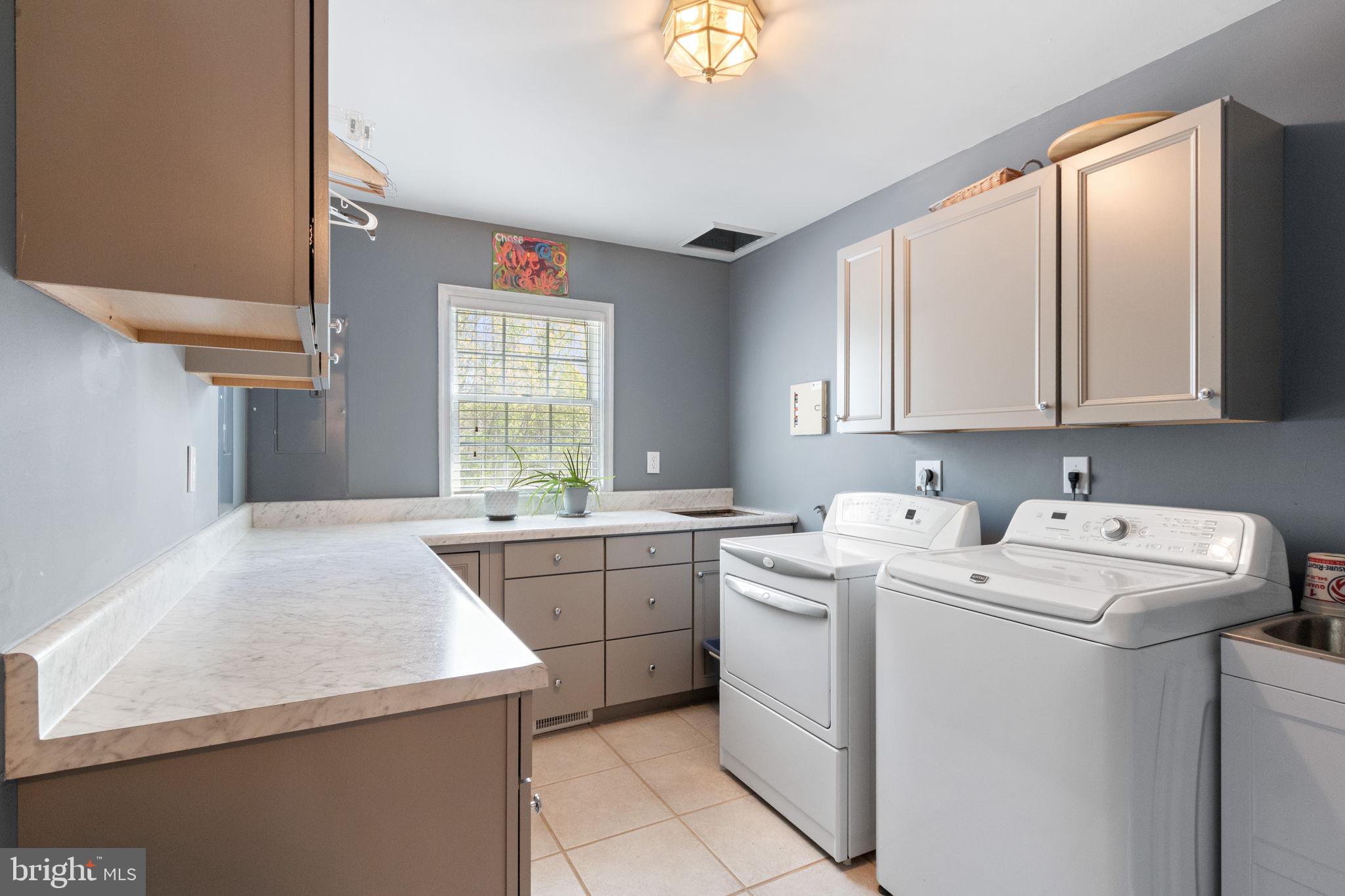 135 Cropp Road Fredericksburg, VA 22406 - Photo 27 of 67 a utility room with dryer and washer