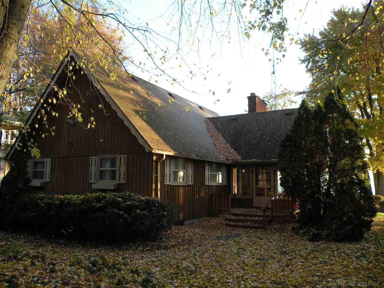 2711 Lakeshore Road Applegate, MI 48401 - Photo 2 of 23