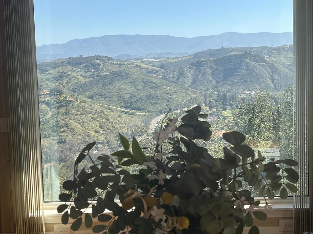 4327 Hollyhill Road Vista, CA 92084 - Photo 5 of 40 Sunny Day Views from Dining