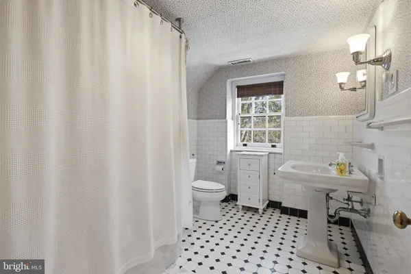 $3,795,000 | 8219 St Martins Lane, Philadelphia, PA 19118