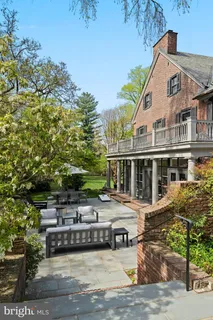 a view of a yard in front of house