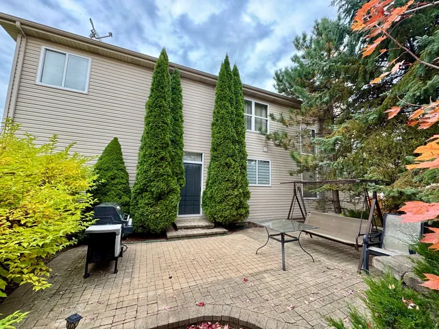 $4,500 | 1534 South Falcon Drive, Libertyville, IL 60048