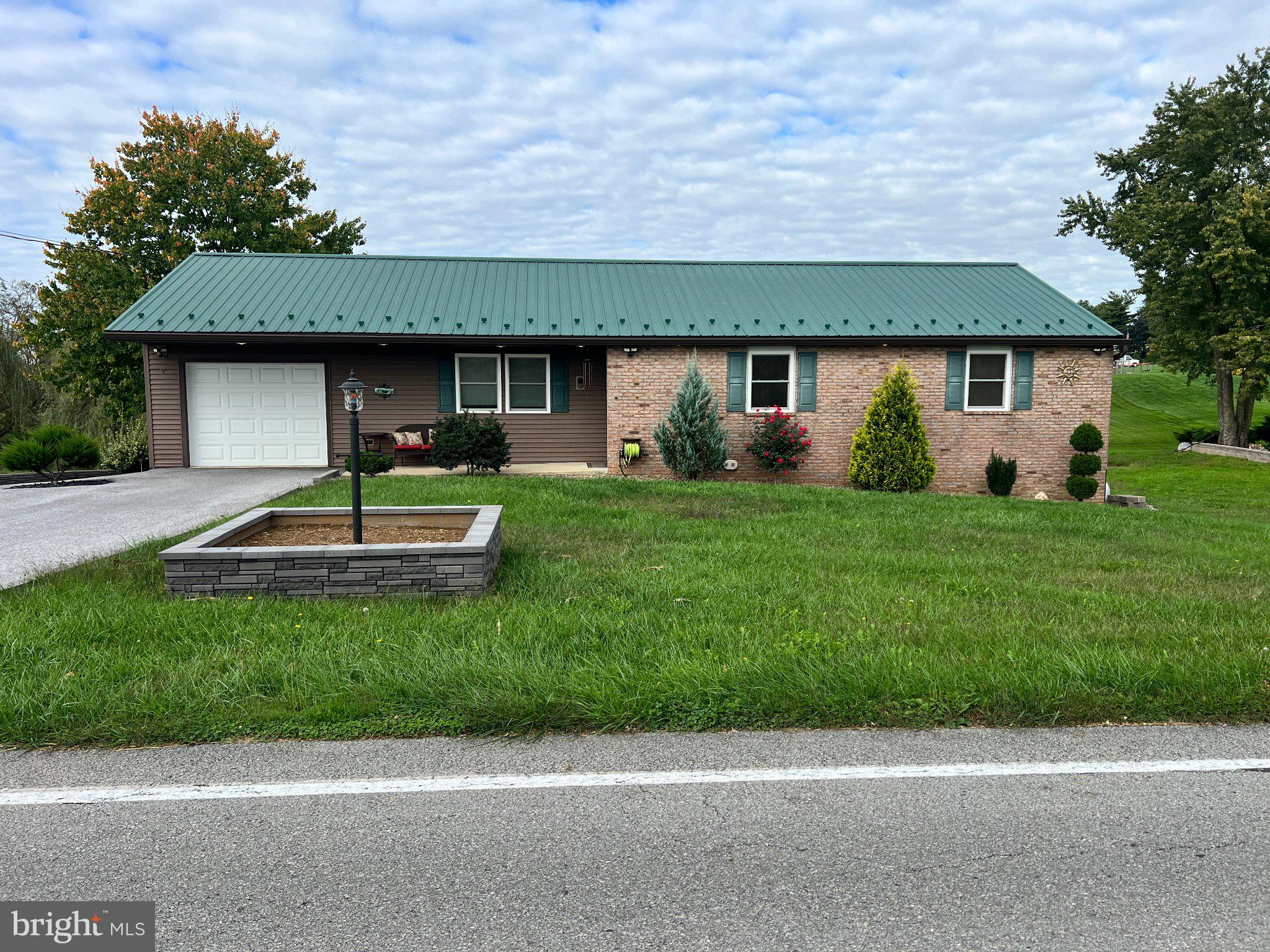 949 Snyder Road Mount Joy, PA 17552 - Photo 2 of 61 Gallery Image 2