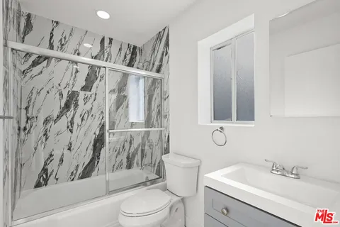 $1,250,000 | 530 Almond Avenue, Long Beach, CA 90802