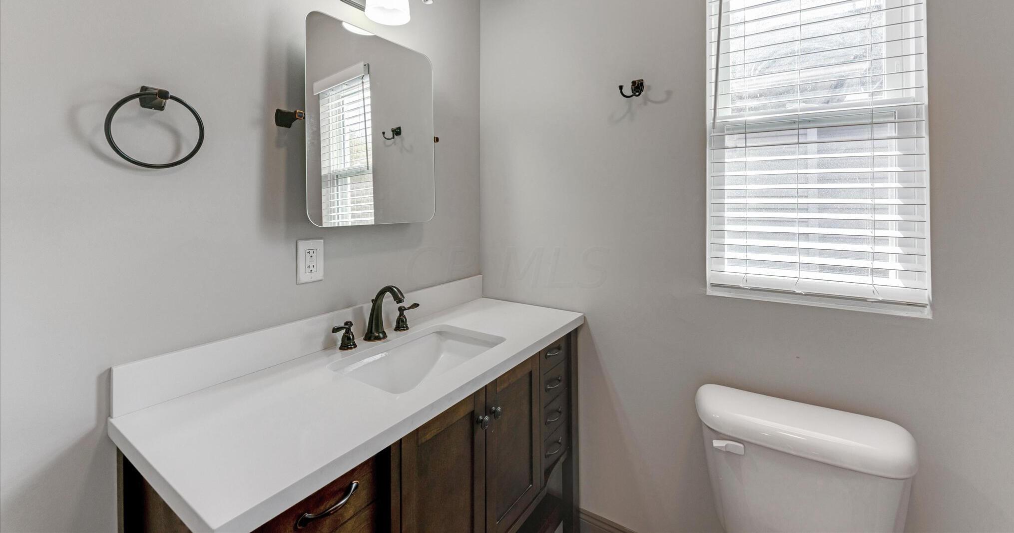 486 Berkeley Road Columbus, OH 43205 - Photo 16 of 19 Full bath 02