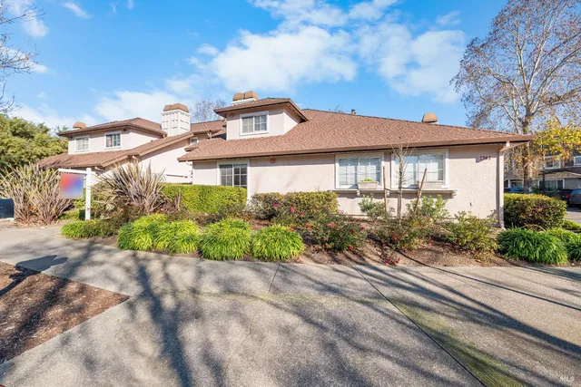 $615,000 | 1757 Burgundy Court, Petaluma, CA 94954