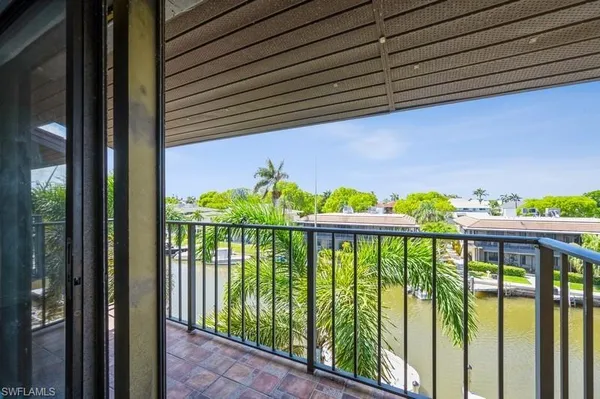 $4,000 | 1400 Blue Point Avenue, Unit 207, Naples, FL 34102