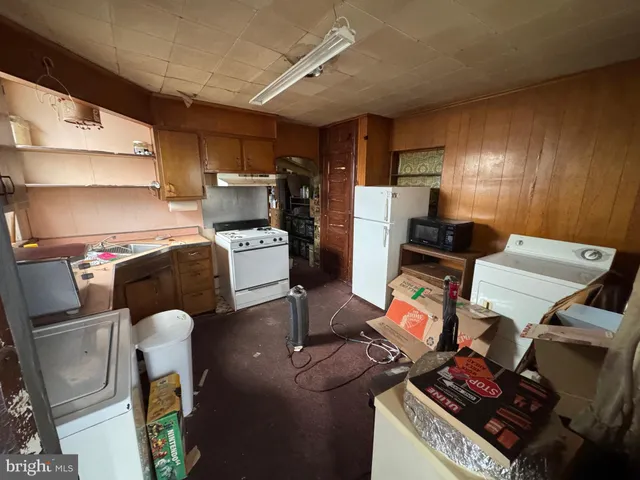 a view of an outdoor space with seating area