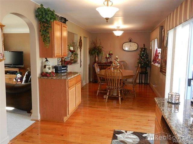 32925 Sutton Road New Baltimore, MI 48047 - Photo 20 of 30 dining.jpg
