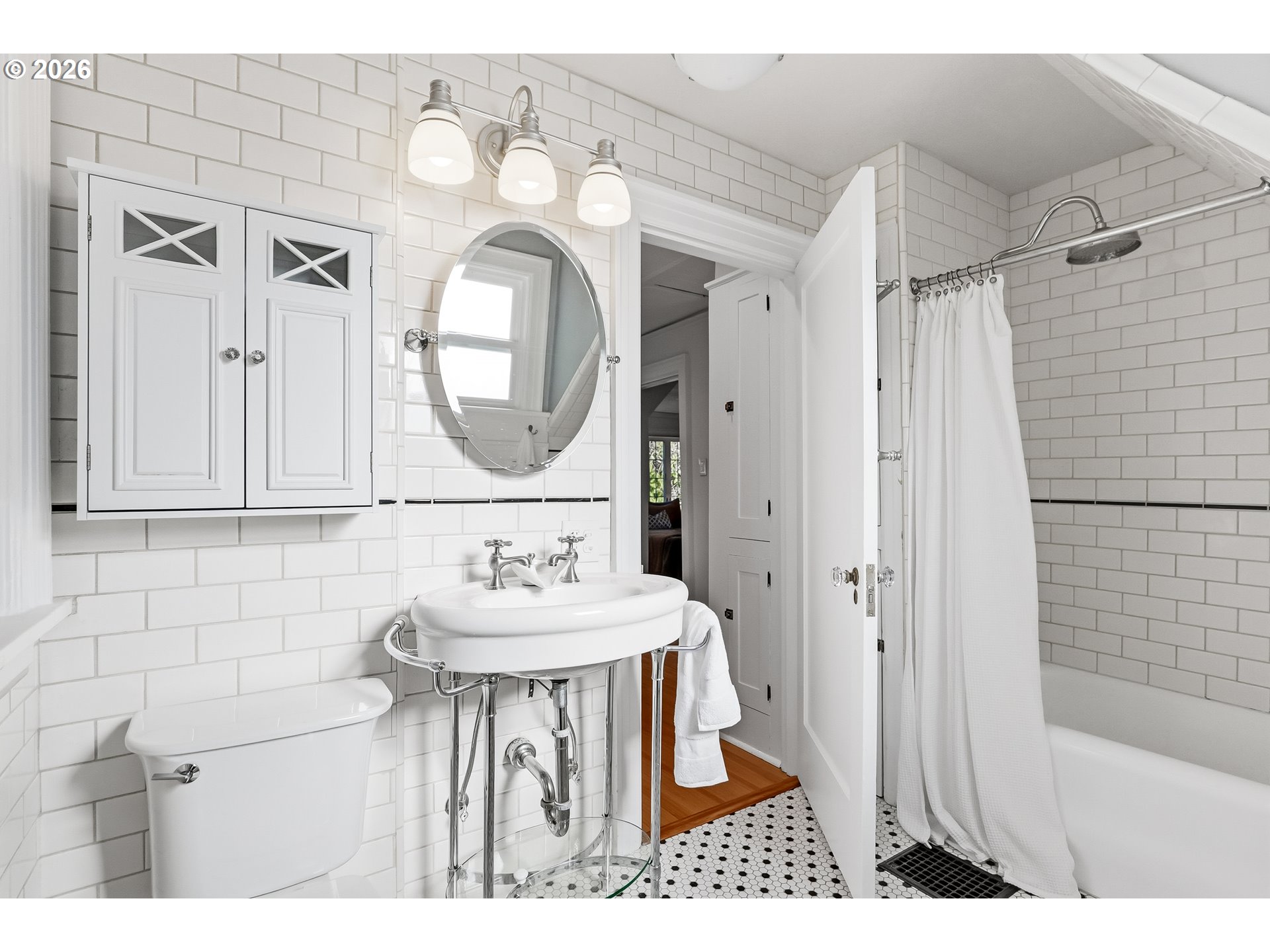 2128 Southwest Edgewood Road Portland, OR 97201 - Photo 18 of 28 Gallery Image 18