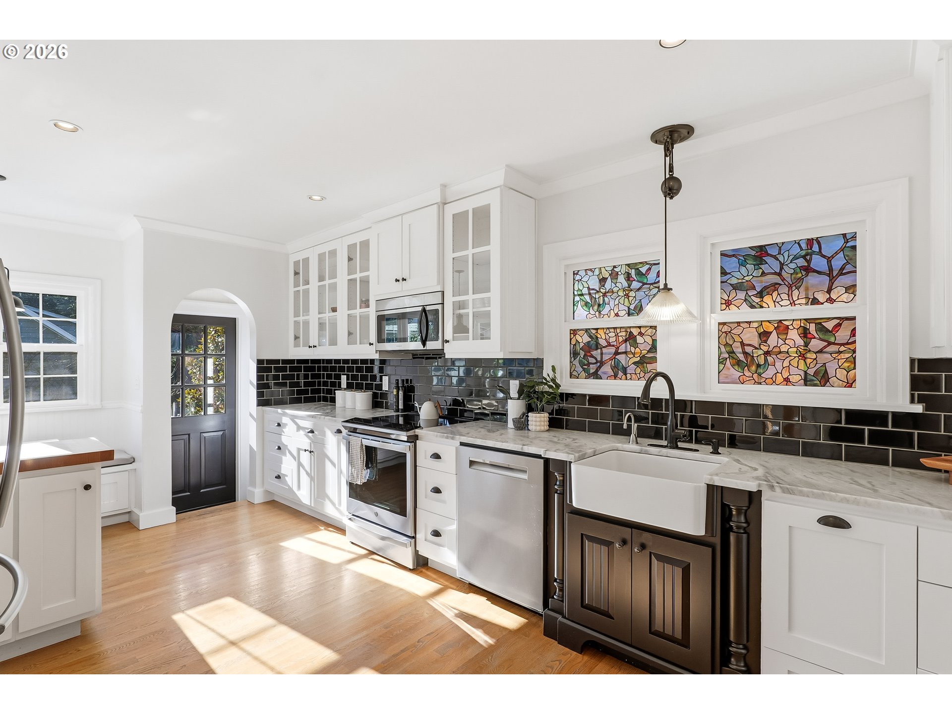 2128 Southwest Edgewood Road Portland, OR 97201 - Photo 9 of 28 Gallery Image 9