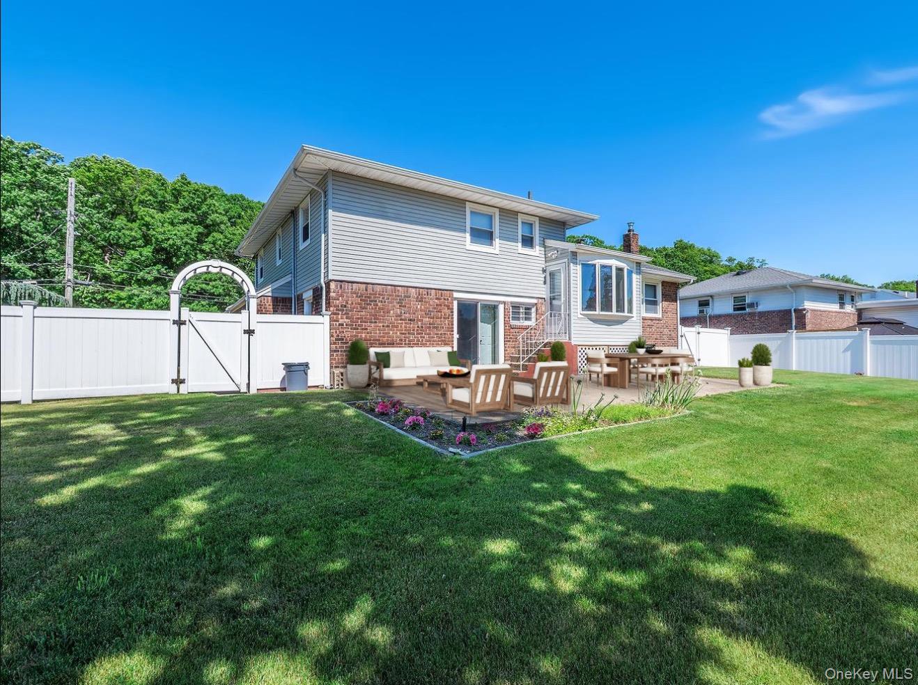 7 Plainview Road Bethpage, NY 11714 - Photo 21 of 23