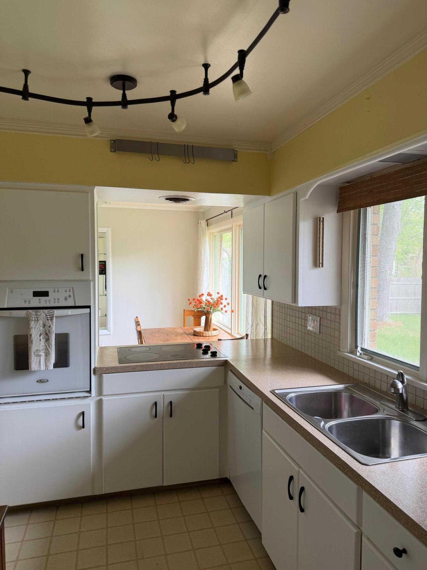 2099 Russell Road Benton Harbor, MI 49022 - Photo 15 of 36 IMG_1079