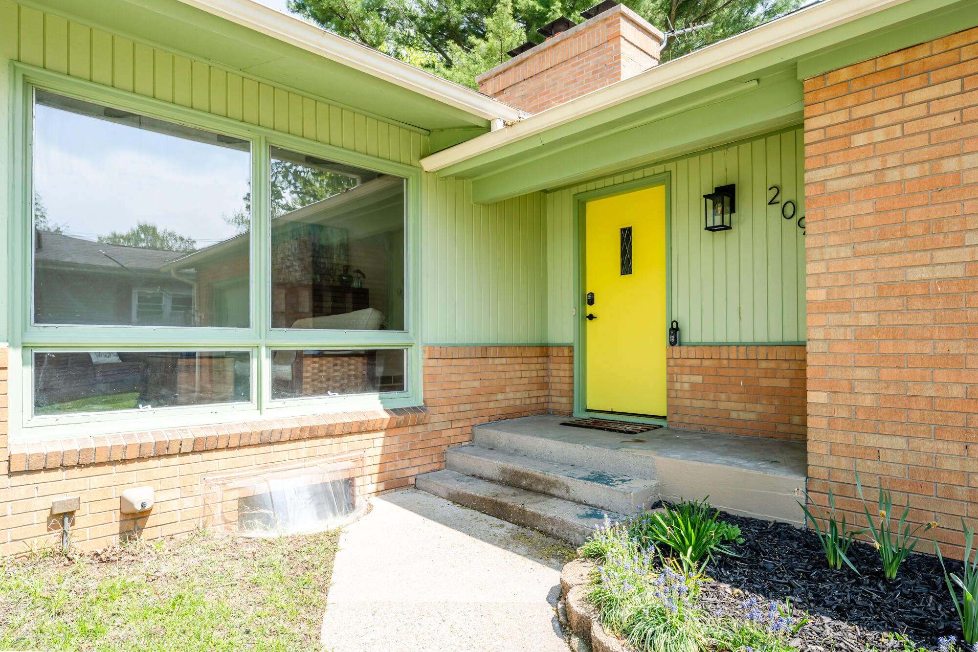 2099 Russell Road Benton Harbor, MI 49022 - Photo 2 of 36 Russell-103
