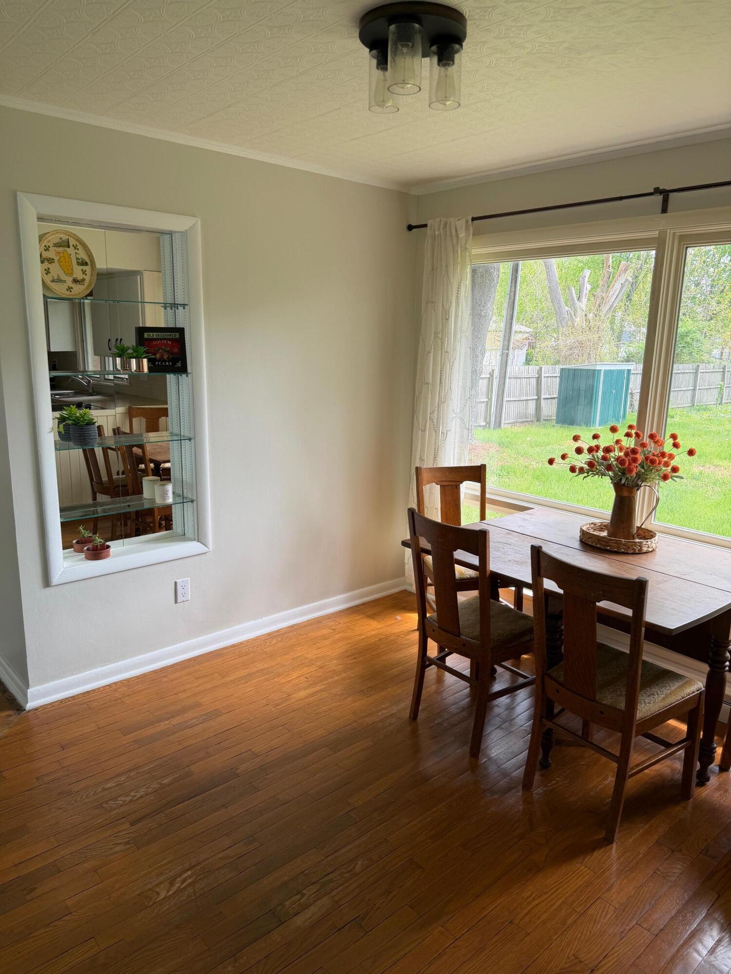 2099 Russell Road Benton Harbor, MI 49022 - Photo 10 of 36 IMG_1076