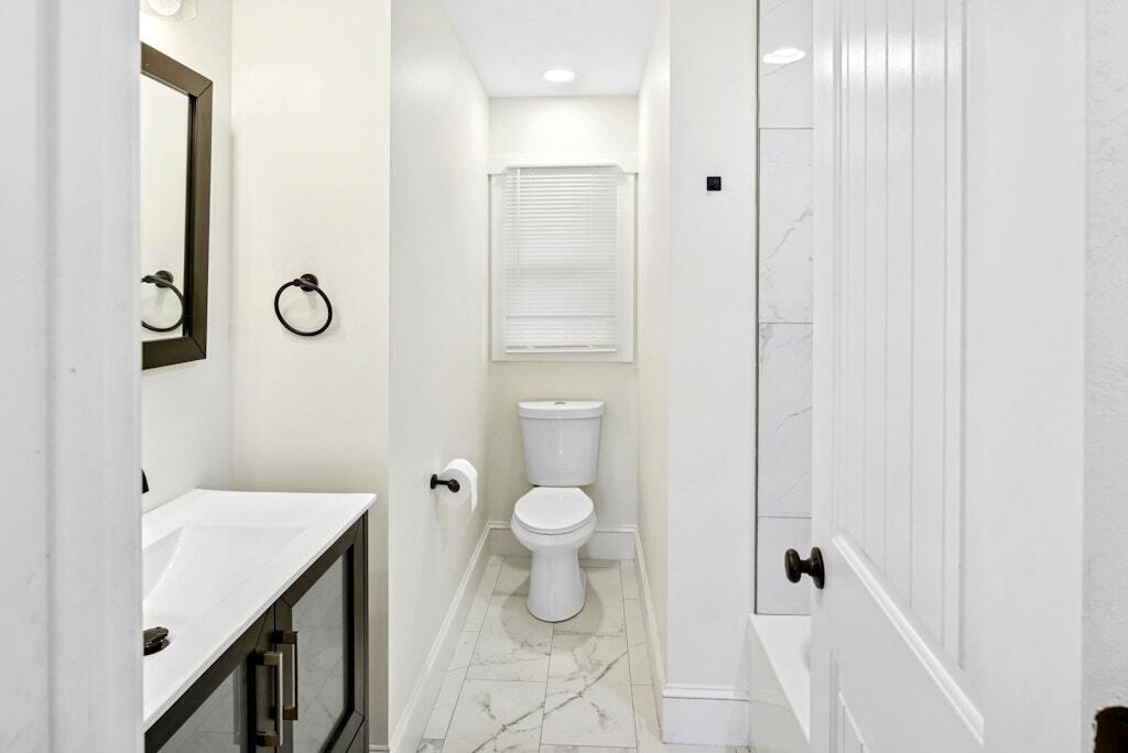206 West Five Notch Road North Augusta, SC 29841 - Photo 21 of 38 Hall Bathroom