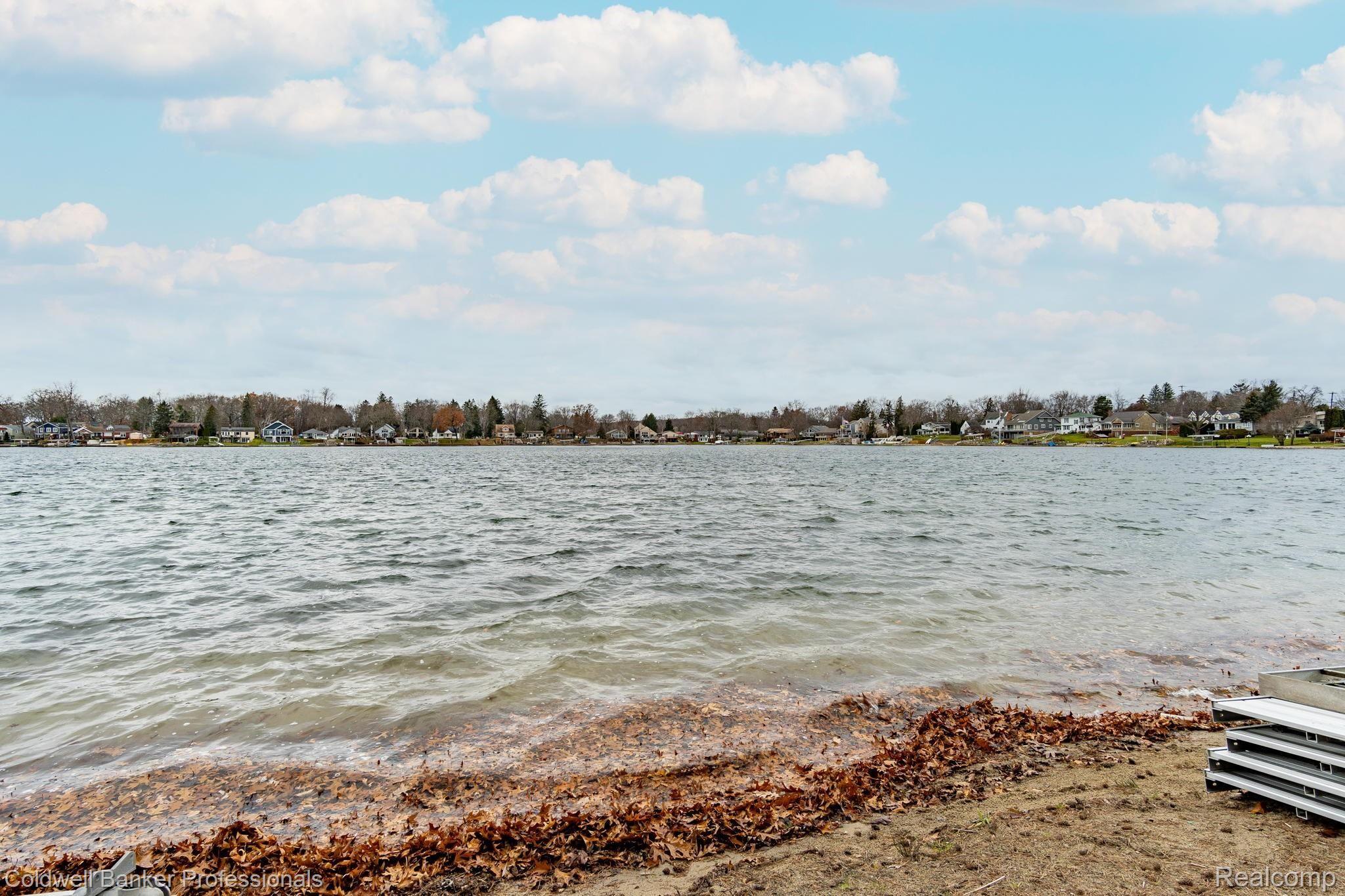2963 Lansdowne Road Waterford, MI 48329 - Photo 47 of 51 49-web-or-mls-2963-Lansdowne-Rd-49.jpg