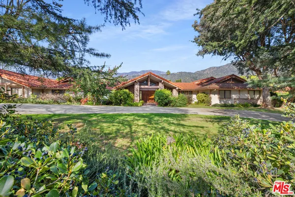 a view of a garden with a house