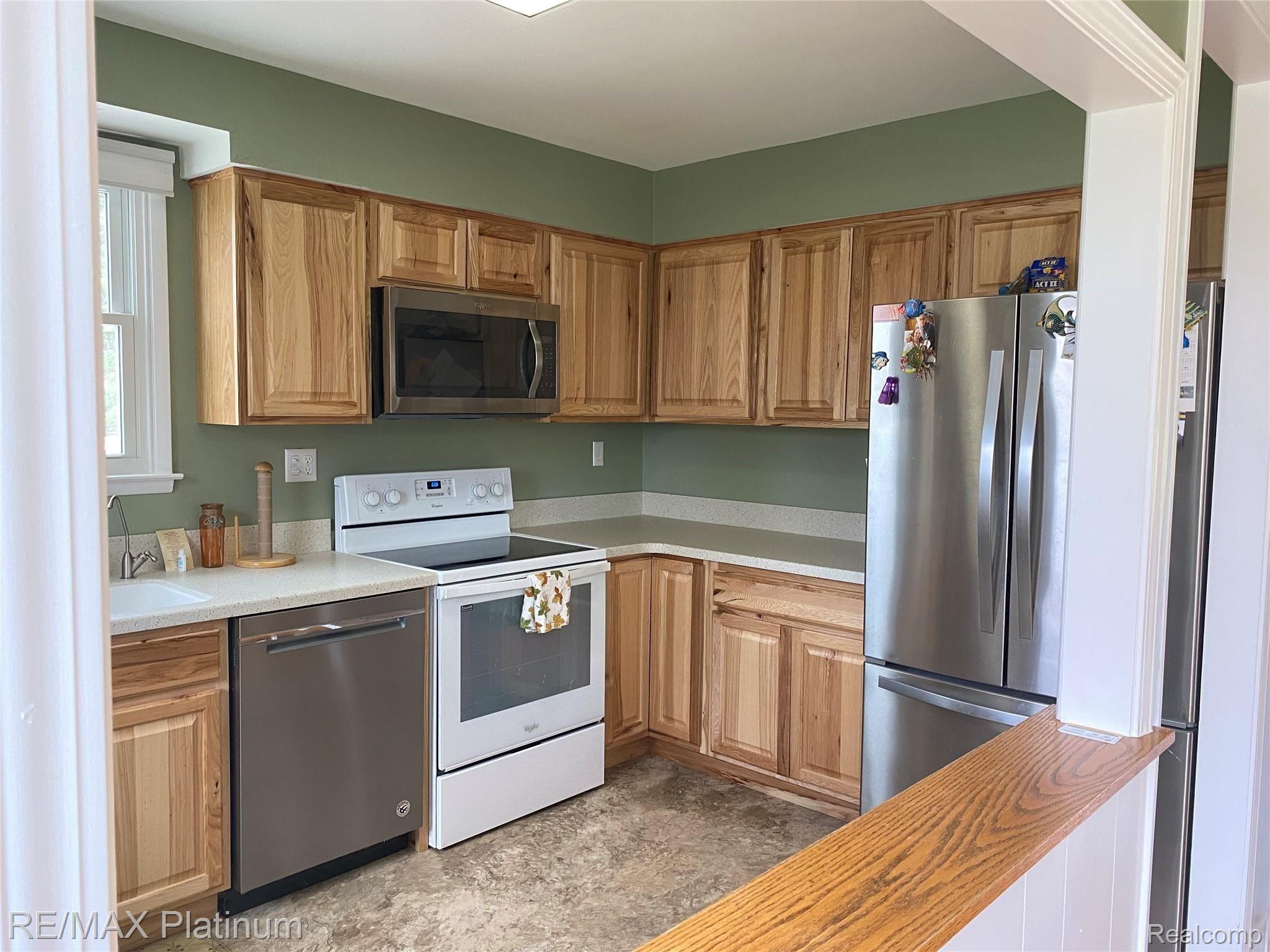 3195 East Highland Road Howell, MI 48855 - Photo 6 of 22 Kitchen