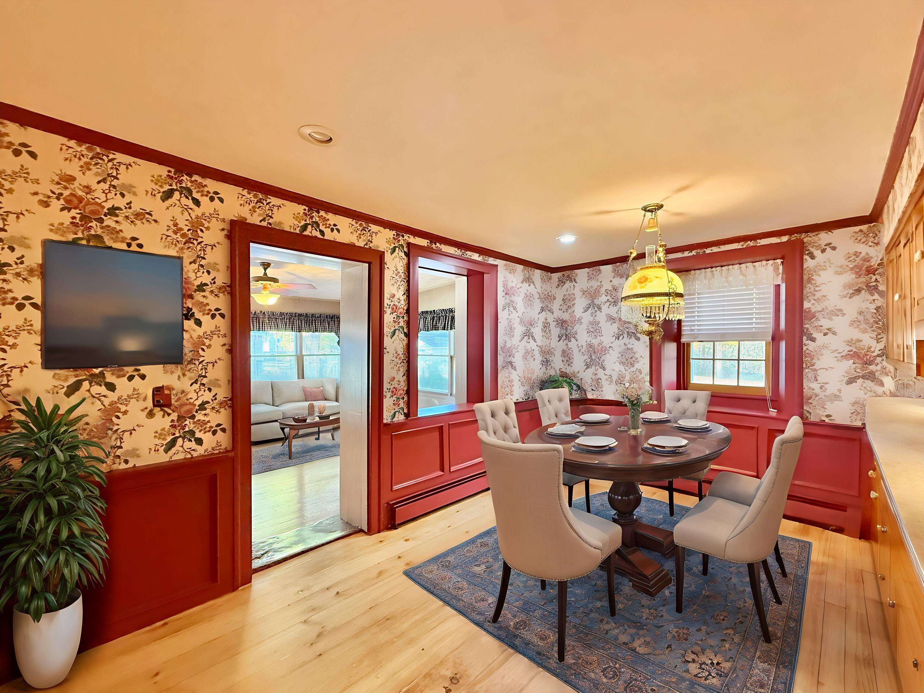 702 Washington Street Rockton, IL 61072 - Photo 14 of 29 a dining room with furniture and wooden floor