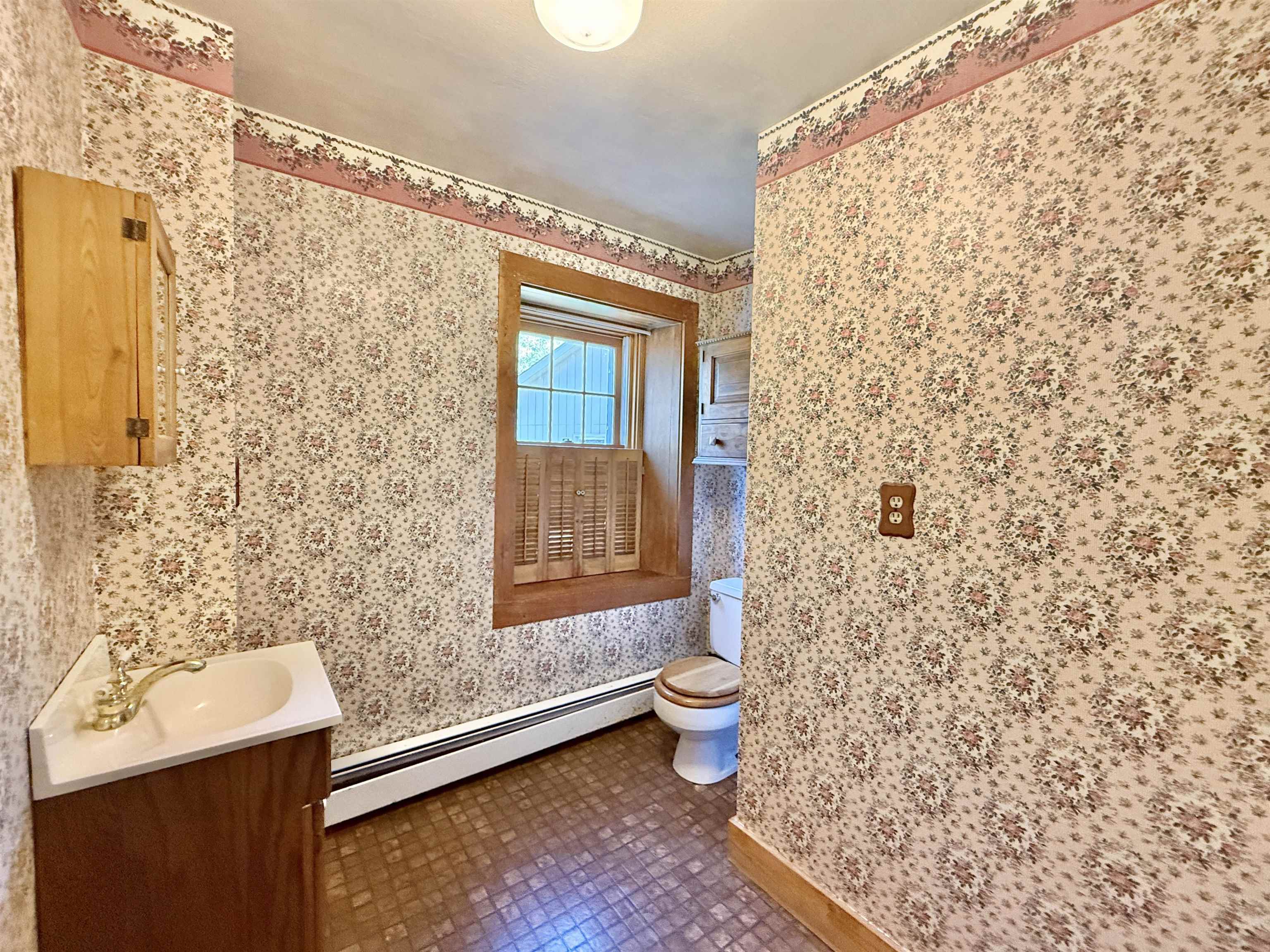 702 Washington Street Rockton, IL 61072 - Photo 18 of 29 a bathroom with a sink toilet and shower