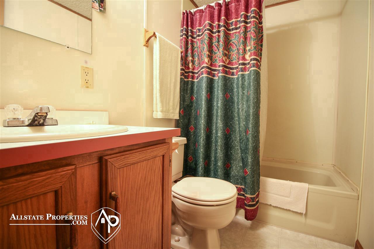 4460 Center Road Flint, MI 48506 - Photo 12 of 33