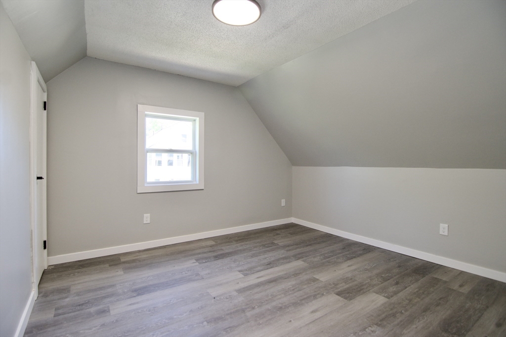69 Manhattan Street Springfield, MA 01109 - Photo 33 of 36