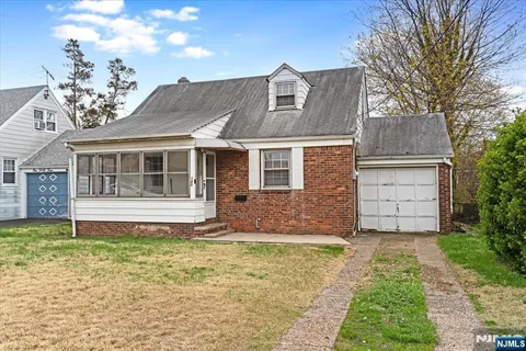 $450,000 | 140 Palsa Avenue, Elmwood Park, NJ 07407