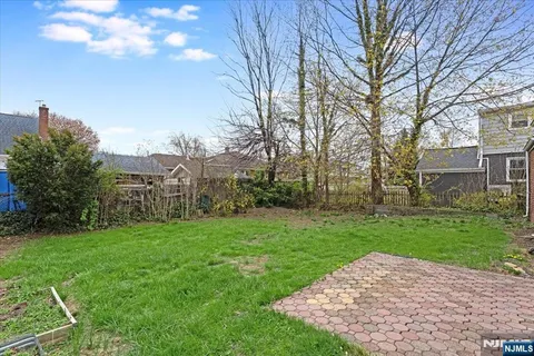 $450,000 | 140 Palsa Avenue, Elmwood Park, NJ 07407