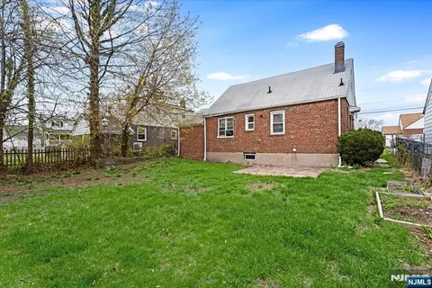 $450,000 | 140 Palsa Avenue, Elmwood Park, NJ 07407