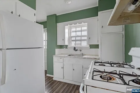 $450,000 | 140 Palsa Avenue, Elmwood Park, NJ 07407