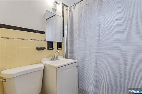 $450,000 | 140 Palsa Avenue, Elmwood Park, NJ 07407