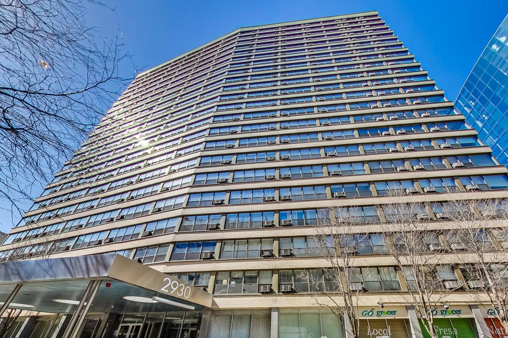2930 North Sheridan Road, Unit 811 Chicago, IL 60657 - Photo 2 of 52 a front view of a building