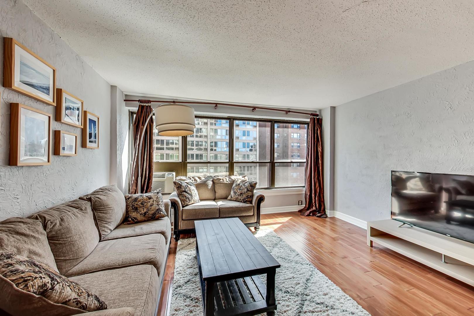 2930 North Sheridan Road, Unit 811 Chicago, IL 60657 - Photo 21 of 52 a living room with furniture and a flat screen tv