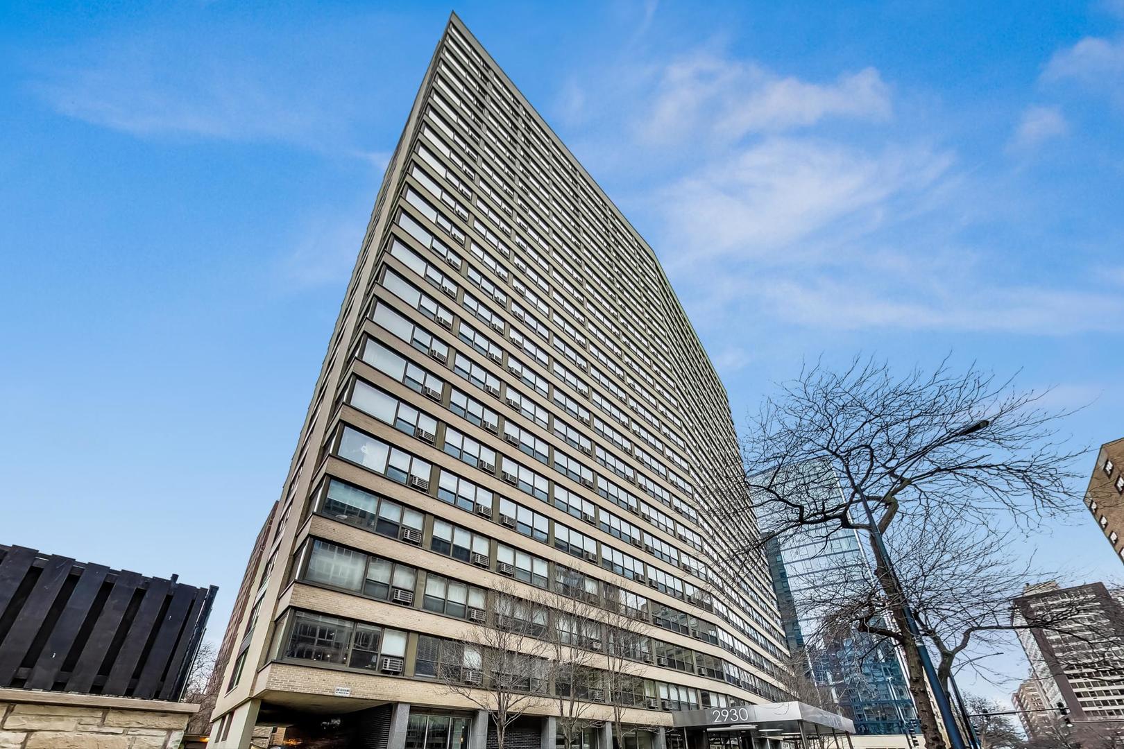 2930 North Sheridan Road, Unit 811 Chicago, IL 60657 - Photo 3 of 52 a view of a building