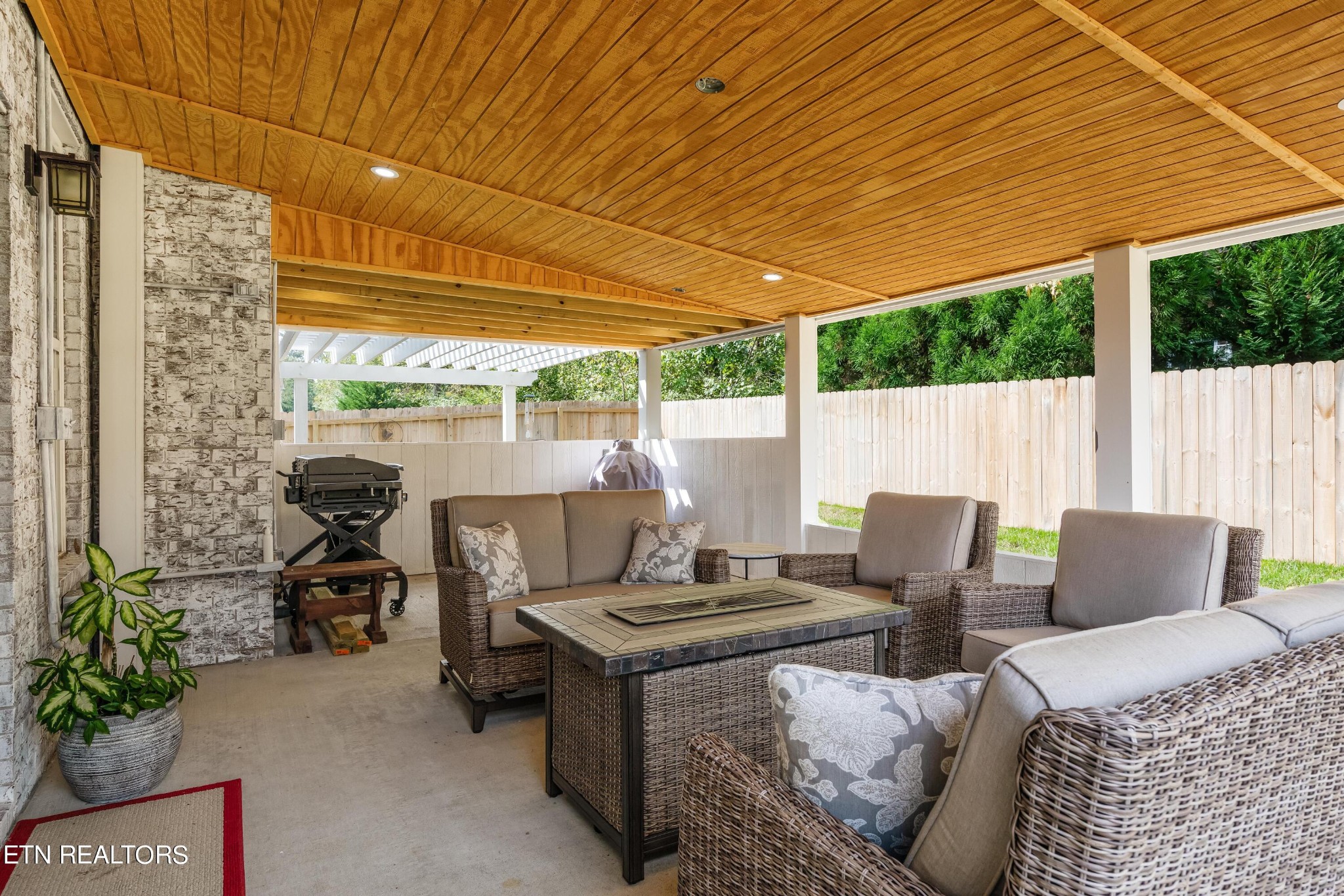 107 Crossroads Boulevard Oak Ridge, TN 37830 - Photo 17 of 23 a outdoor living space with furniture and garden view