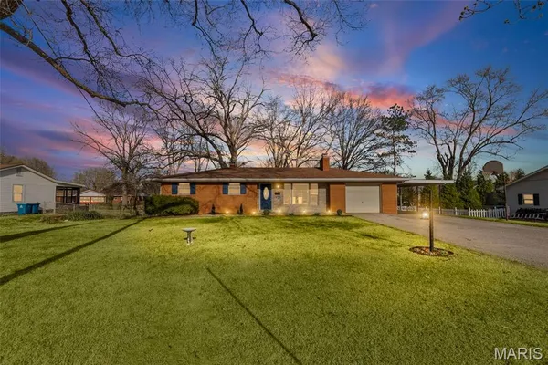 $245,000 | 2016 Caseyville Avenue, Swansea, IL 62226