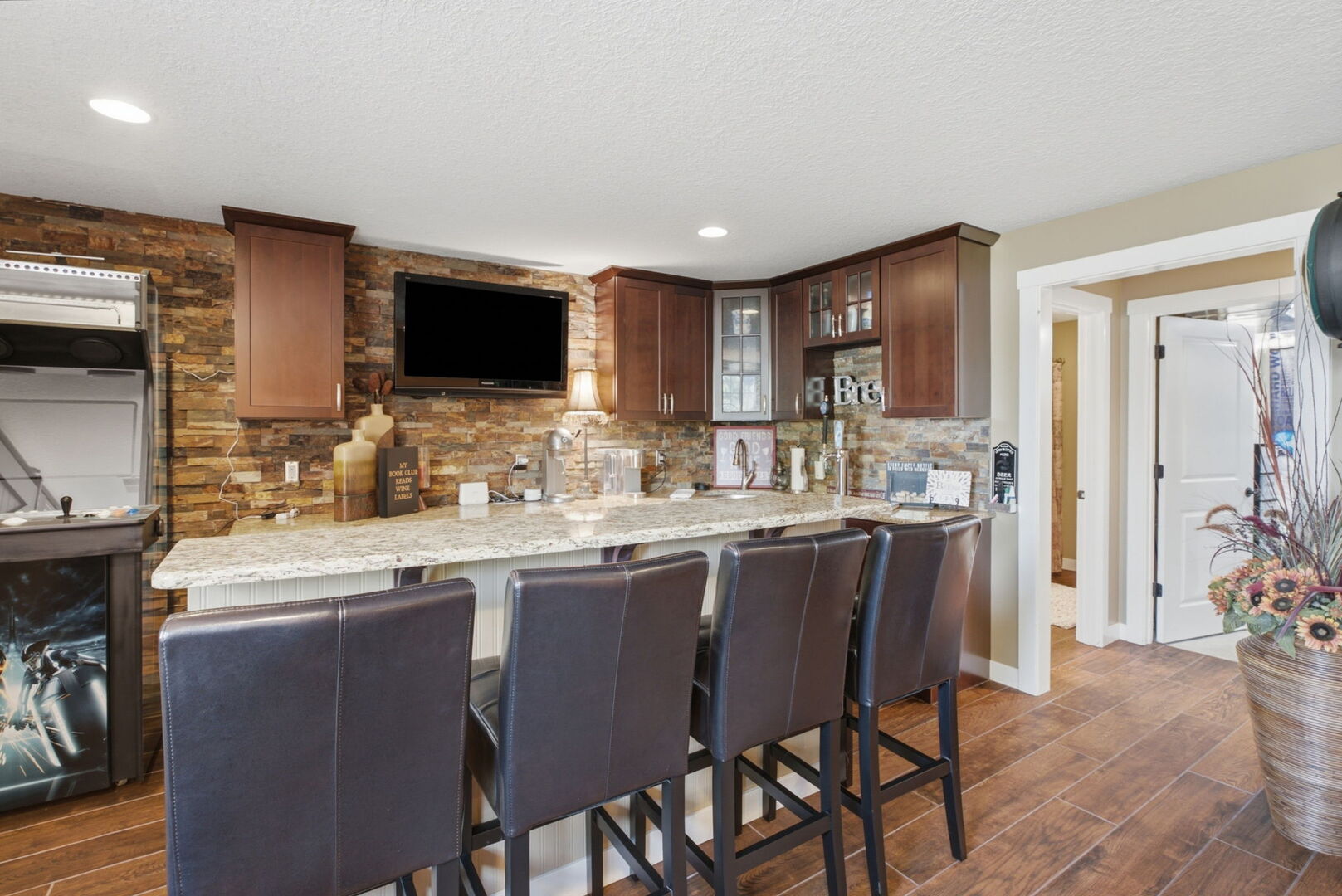 5679 Appleton Road Bettendorf, IA 52722 - Photo 29 of 40