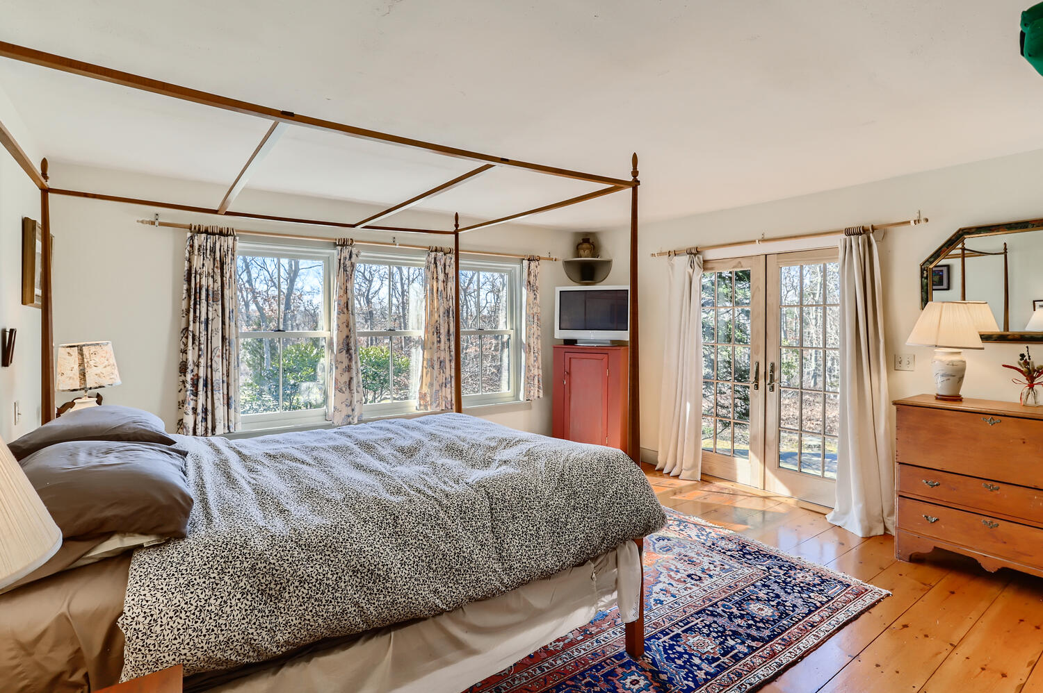 40 Bridle Path Road Vineyard Haven, MA 02568 - Photo 19 of 39 a bedroom with a large bed and a window