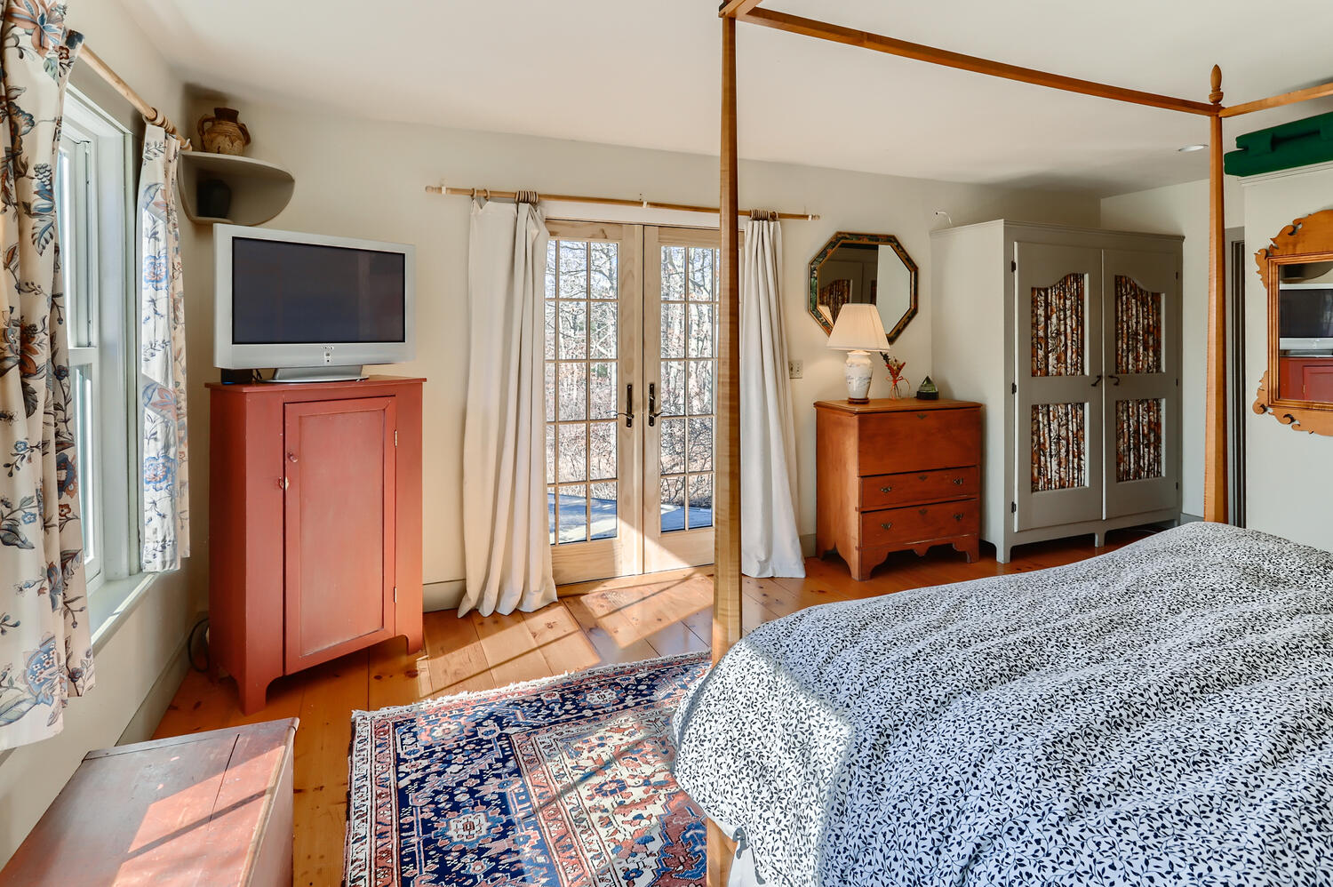 40 Bridle Path Road Vineyard Haven, MA 02568 - Photo 20 of 39 a bedroom with a bed and a flat tv screen on dresser