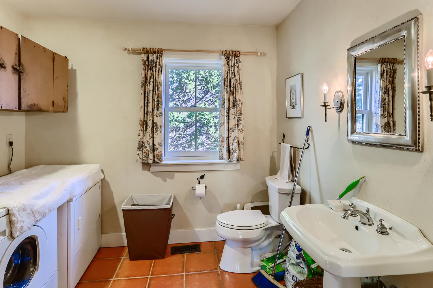 40 Bridle Path Road Vineyard Haven, MA 02568 - Photo 31 of 39 a bathroom with a sink toilet and a mirror