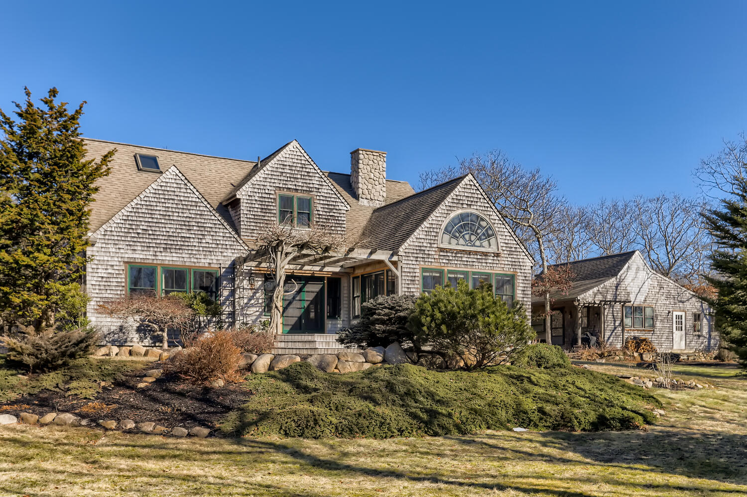 40 Bridle Path Road Vineyard Haven, MA 02568 - Photo 38 of 39 a front view of a house with a garden
