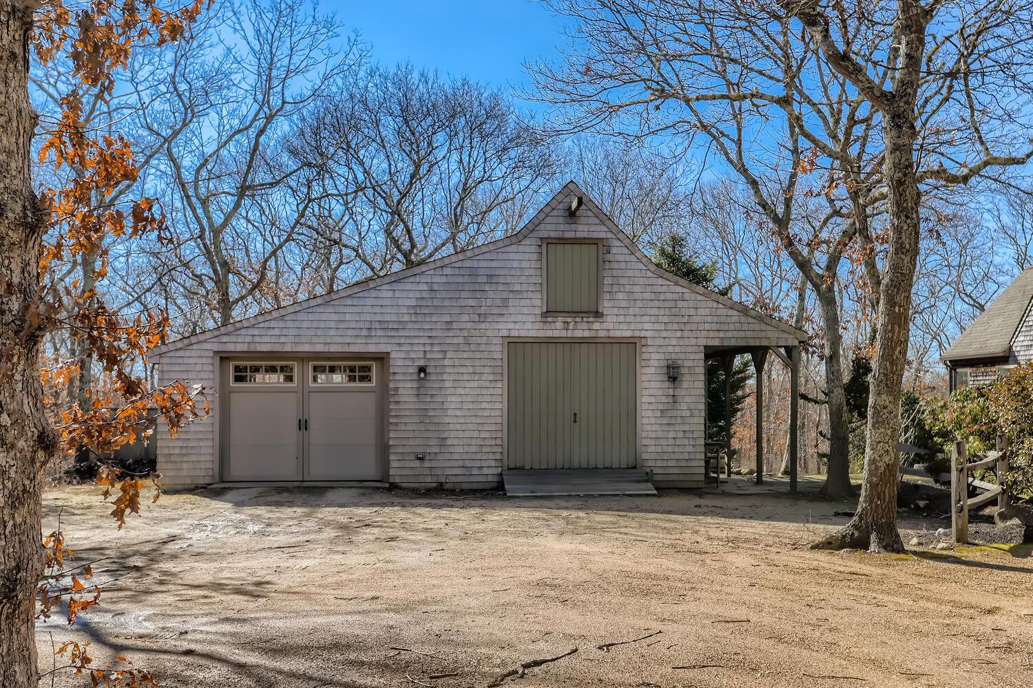 40 Bridle Path Road Vineyard Haven, MA 02568 - Photo 8 of 39 a front view of house with a yard