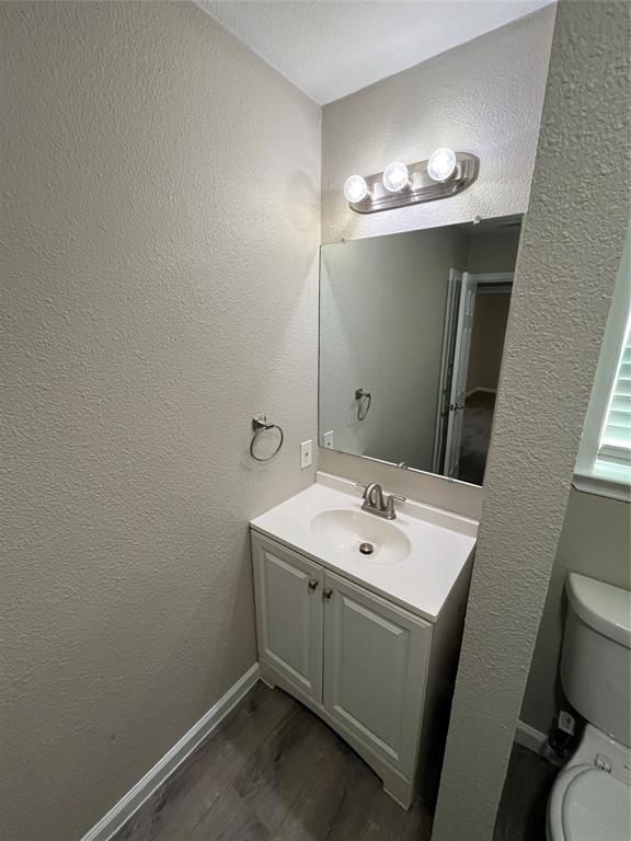10037 Hymie Circle Dallas, TX 75217 - Photo 21 of 28 a bathroom with a sink and a mirror